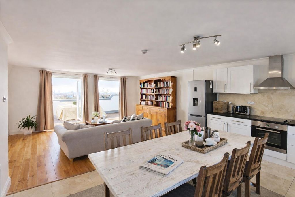 Property photo 2 of 8 75Ba353E-Fb23-46c3-Adad-F9Ceb4903353.Png