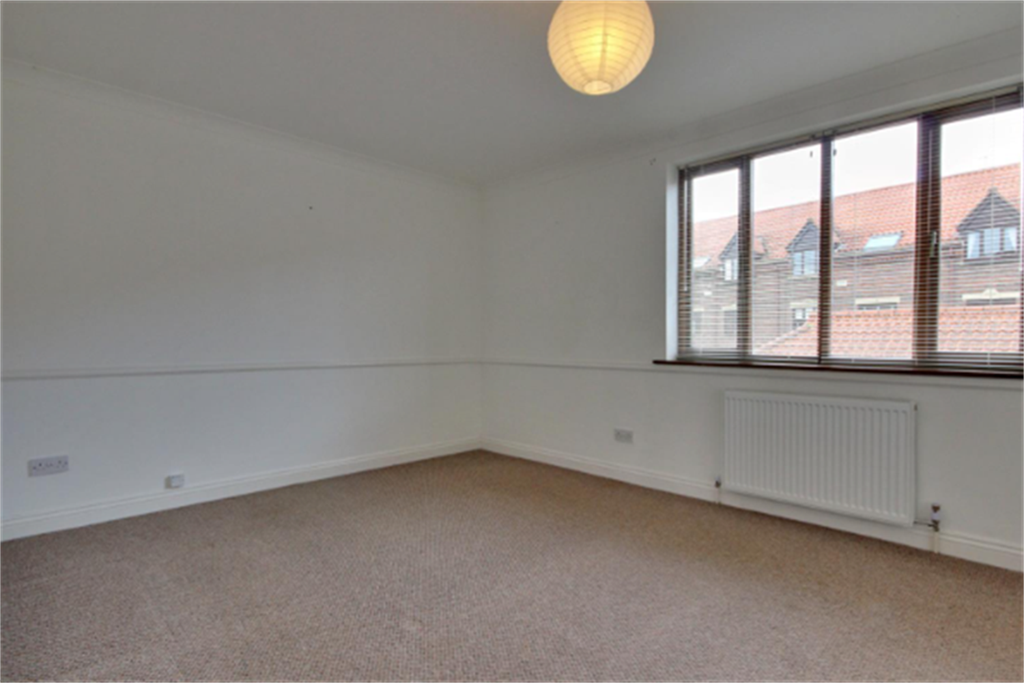 Property photo 3 of 12 (Main)