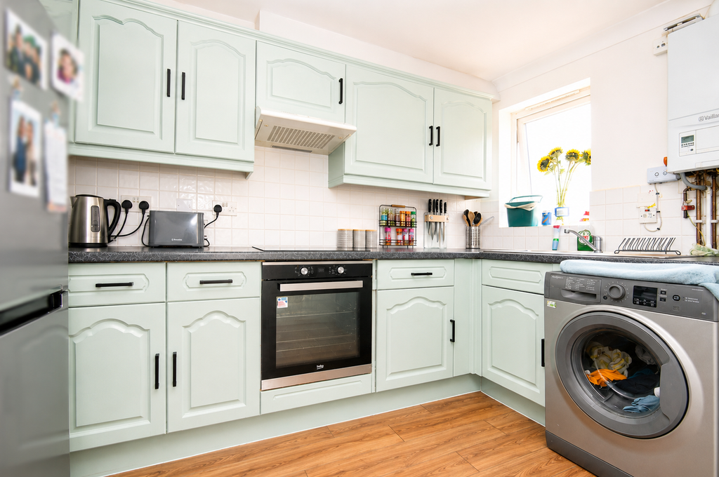 Property photo 3 of 8 66167F71-E682-48B8-A604-3F2785E26534