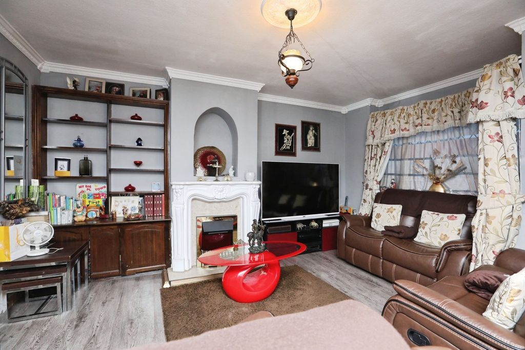 Property photo 2 of 19