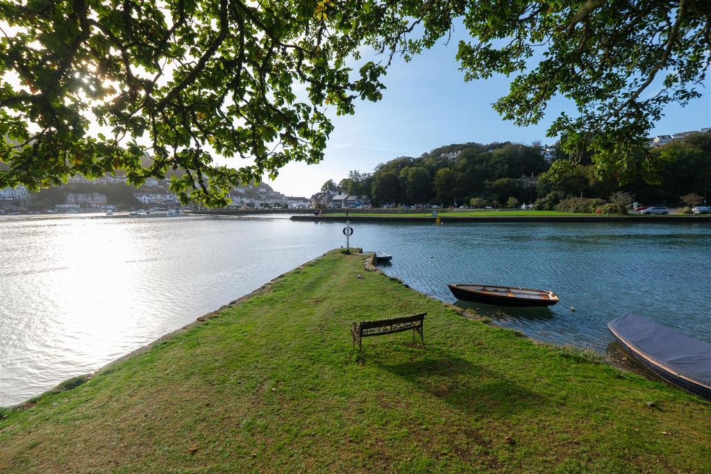 Property photo 2 of 42 Parry Trenant Point Looe-7.Jpg