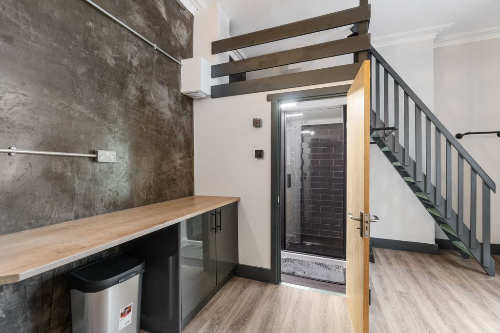 Property photo 1 of 9 0002