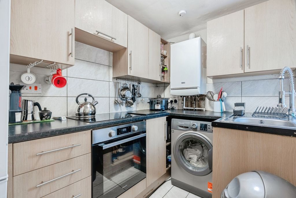 Property photo 3 of 12 Kitchen