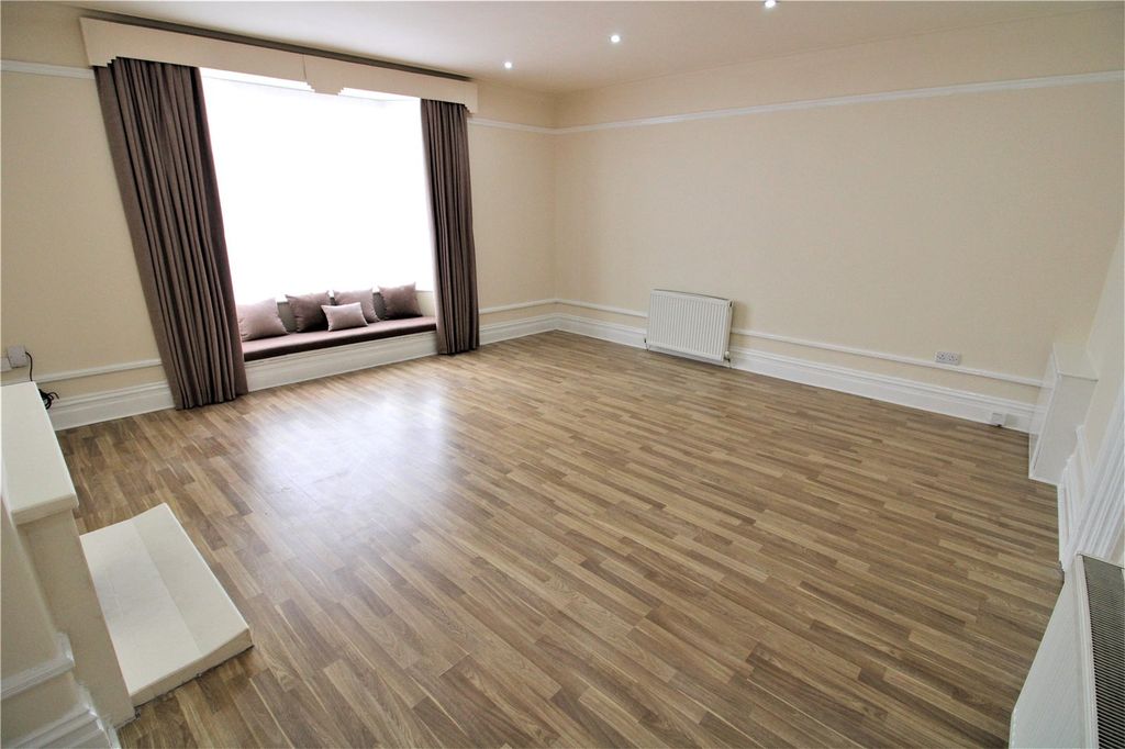 Property photo 3 of 12 Picture No. 10