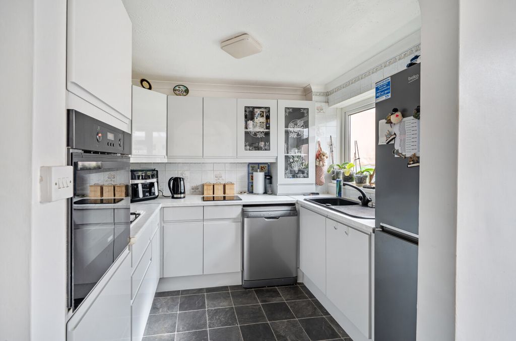 Property photo 3 of 13 Kitchen