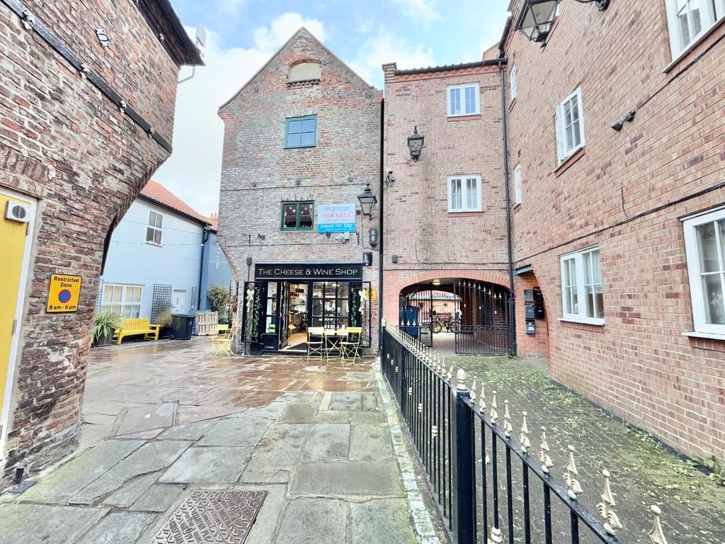 Property photo 3 of 8 Street