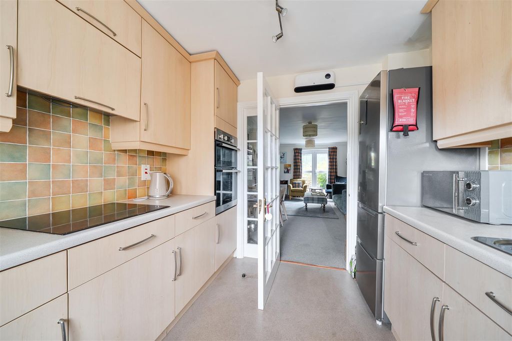 Property photo 3 of 12 Kitchen