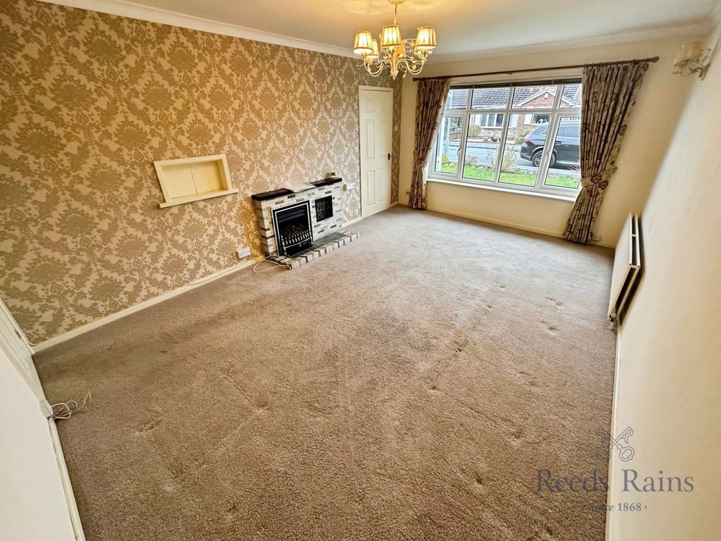 Property photo 2 of 8 Lounge