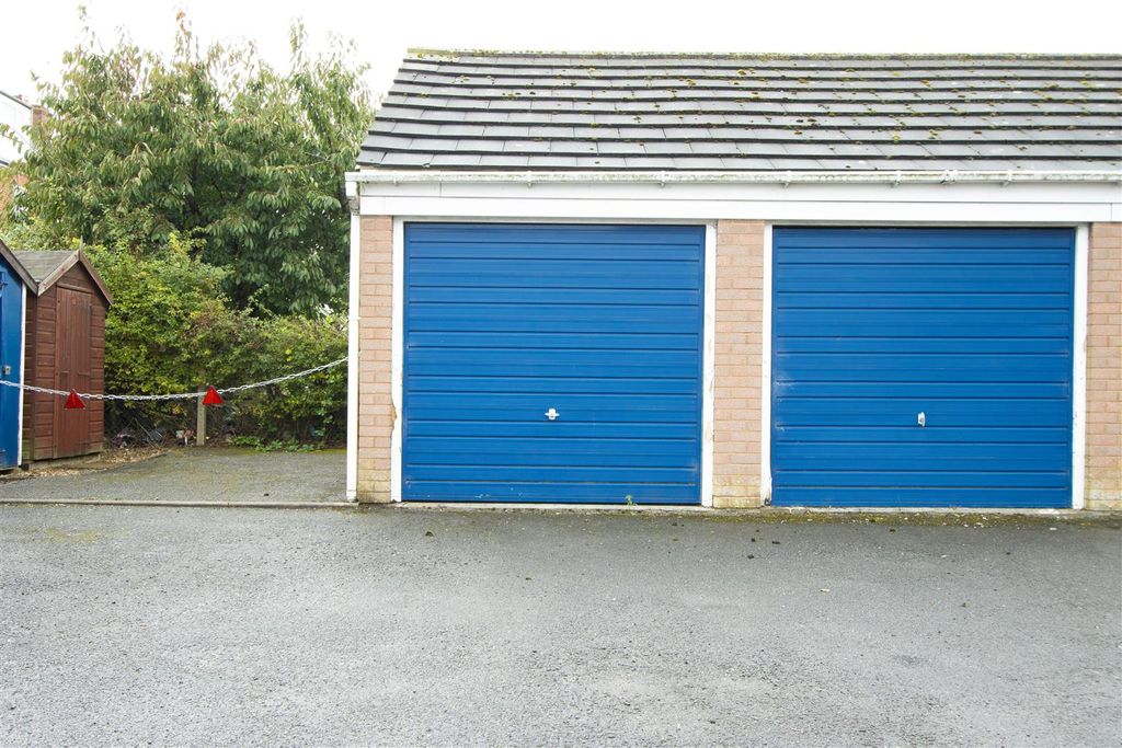 Additional image 6 of 2 bed flat for saleNewbold Back Lane, Brockwell, Chesterfield S40