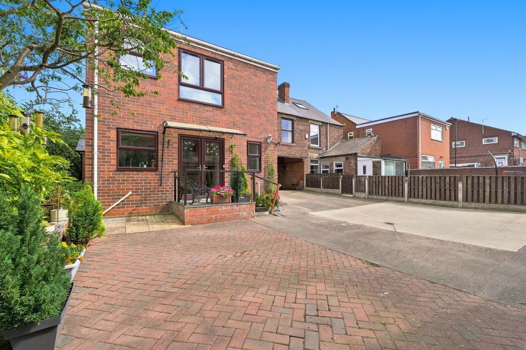 Property photo 3 of 43