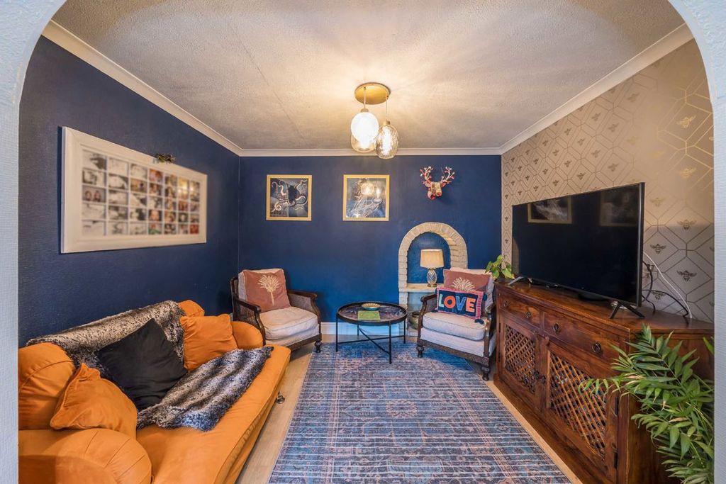 Property photo 2 of 12