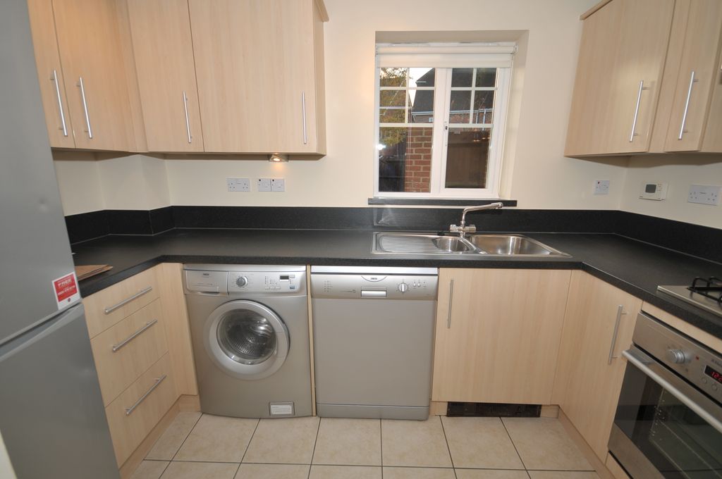 Property photo 2 of 7 Kitchen