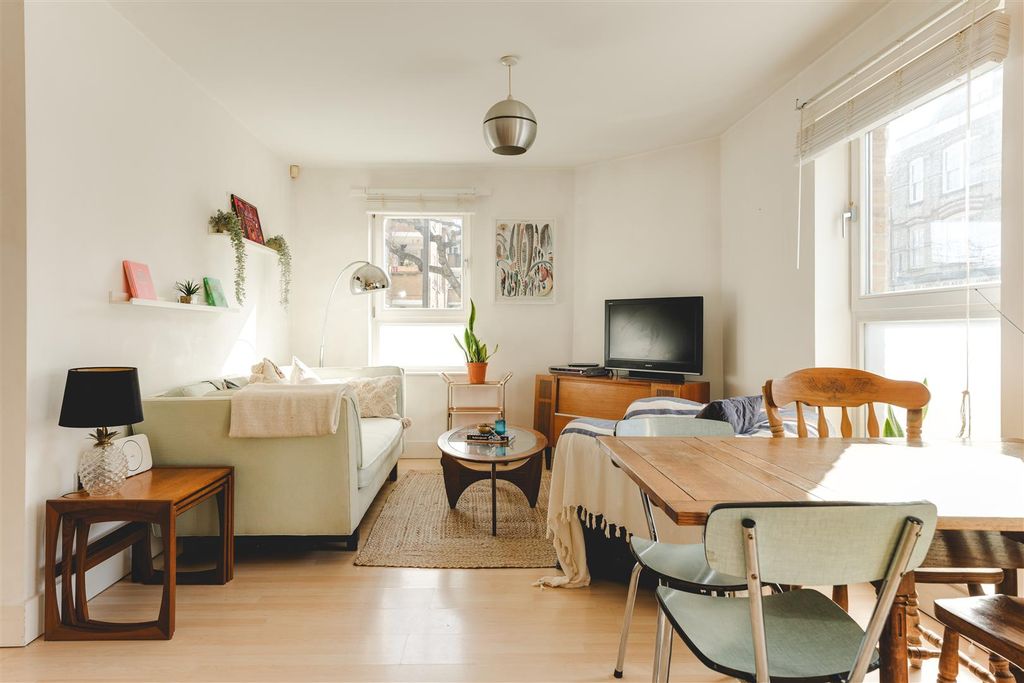 Property photo 3 of 16 Elderfield Road-5.Jpg