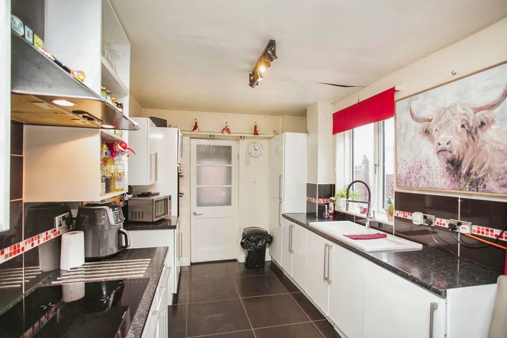 Property photo 3 of 14