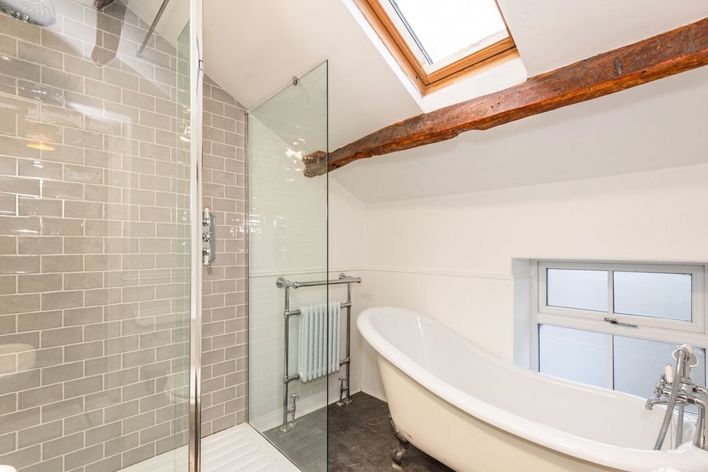 Property photo 3 of 27 Family Bathroom