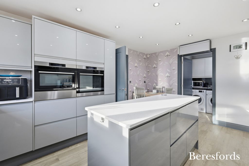 Property photo 2 of 27 Picture No. 26