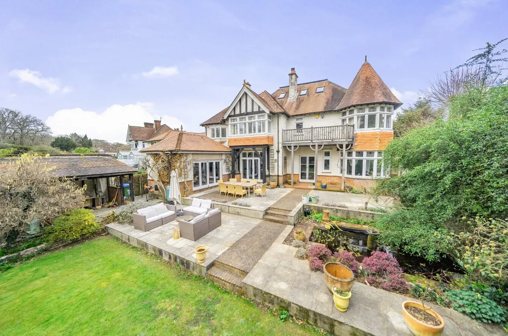 House in Hampshire SO17 - View 3