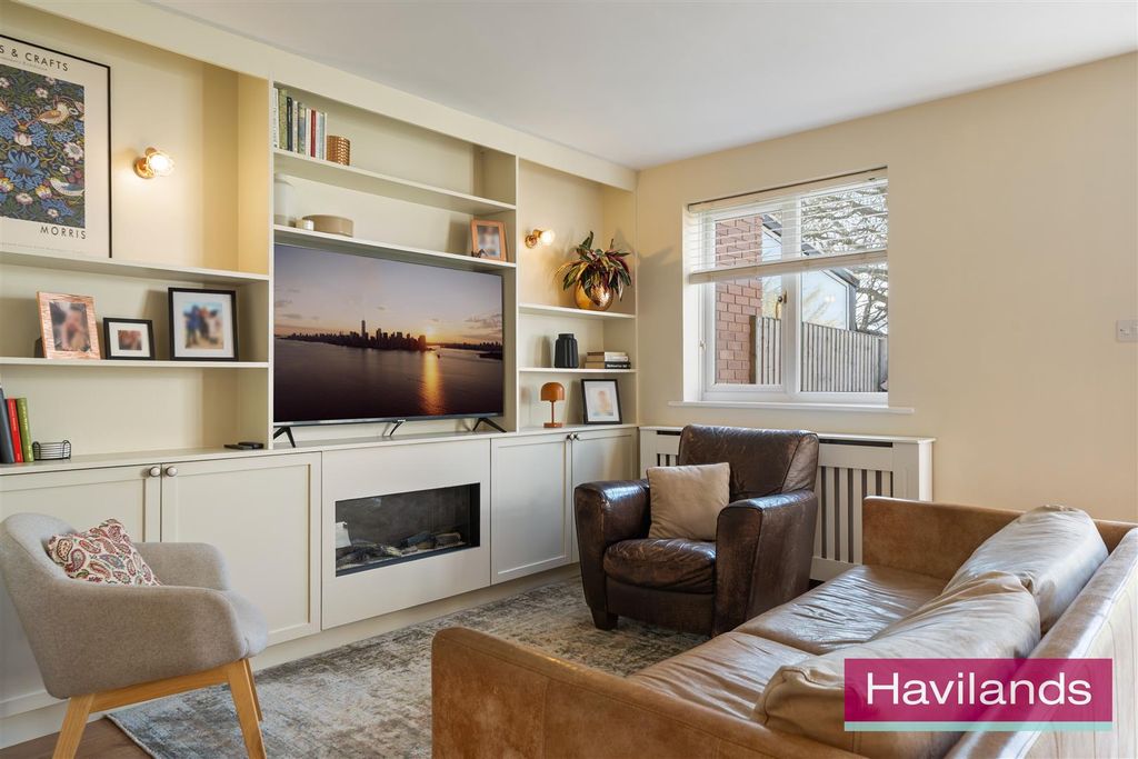 Property photo 2 of 23 Gladbeck Way-20.Jpg