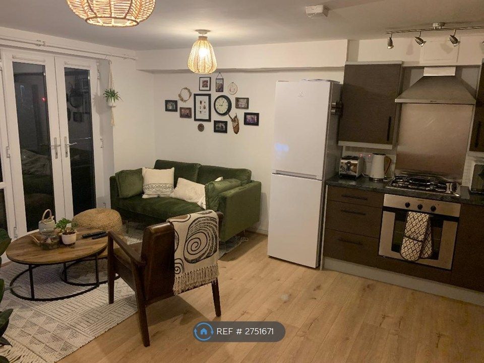 Property photo 1 of 8 Living/Kitchen