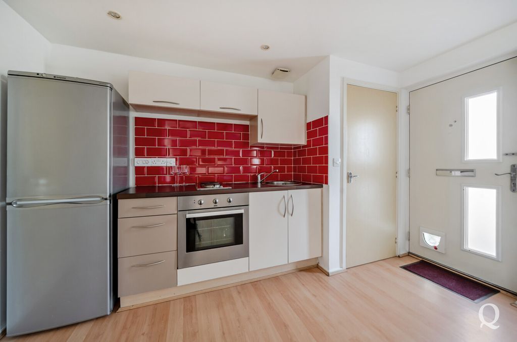 Property photo 1 of 18 837c1128-A8ce-43d...