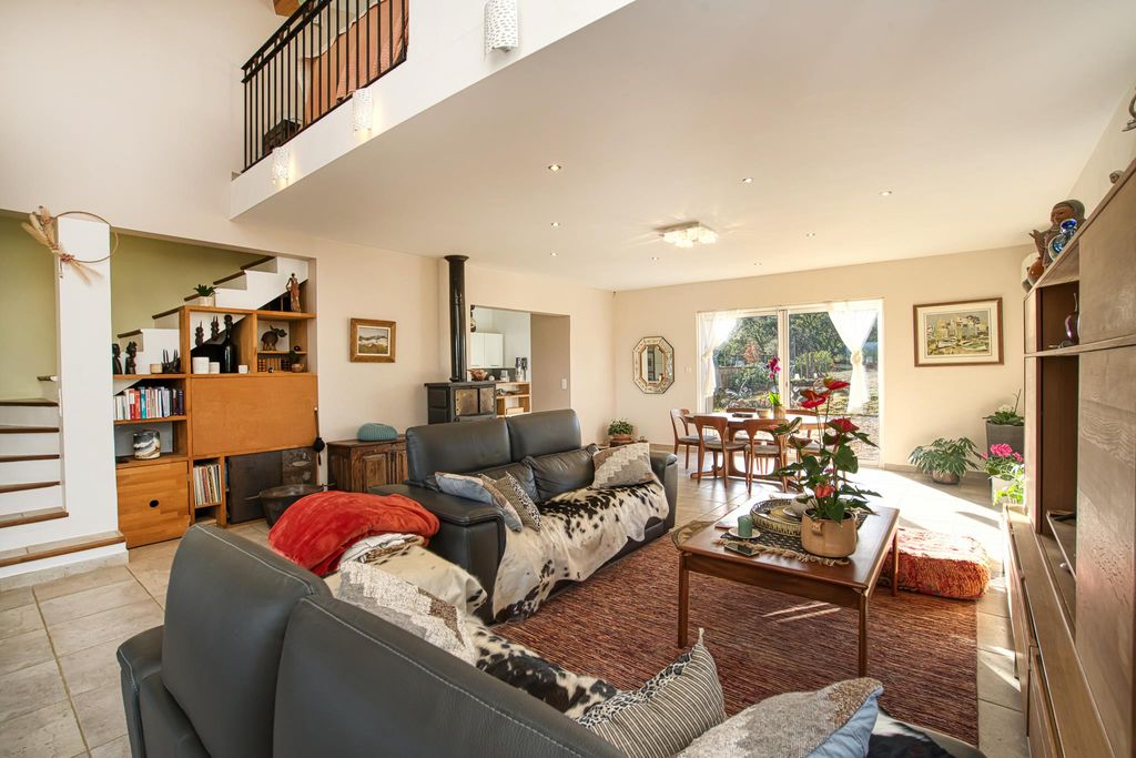 Property photo 3 of 17 Image