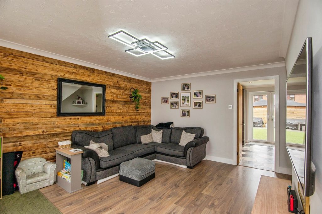 Property photo 2 of 20