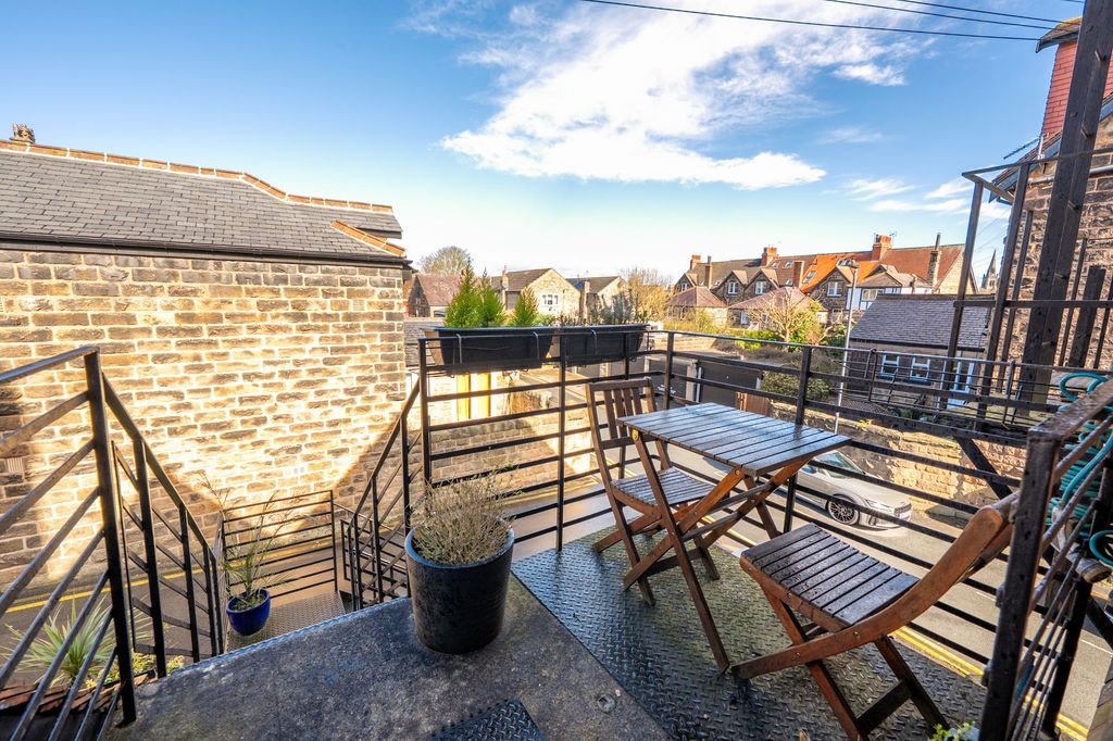 Property photo 3 of 23