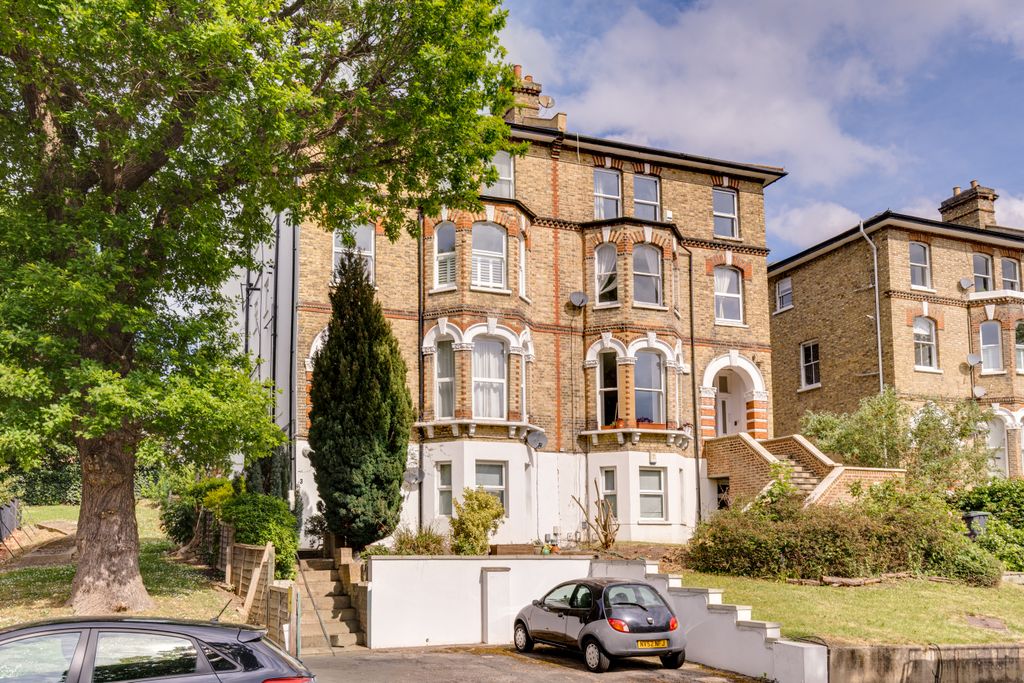 Property photo 1 of 12