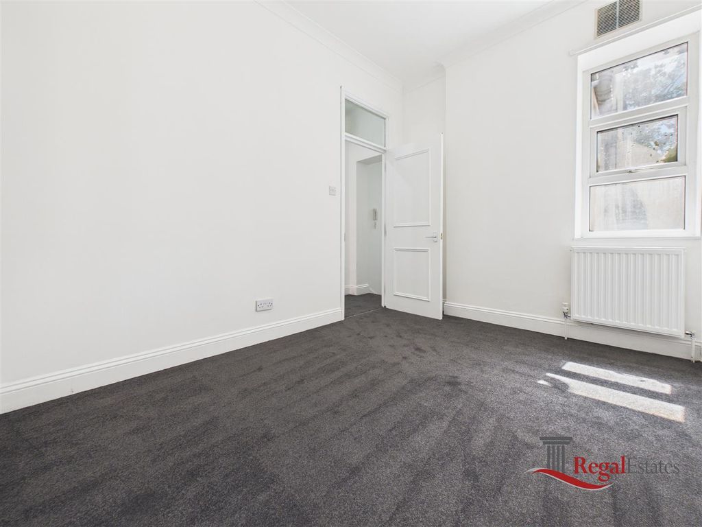 Property photo 3 of 11 Cam02489G0-Pr0292-Still007.Jpg