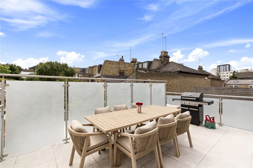 Property photo 2 of 11 Roof Terrace