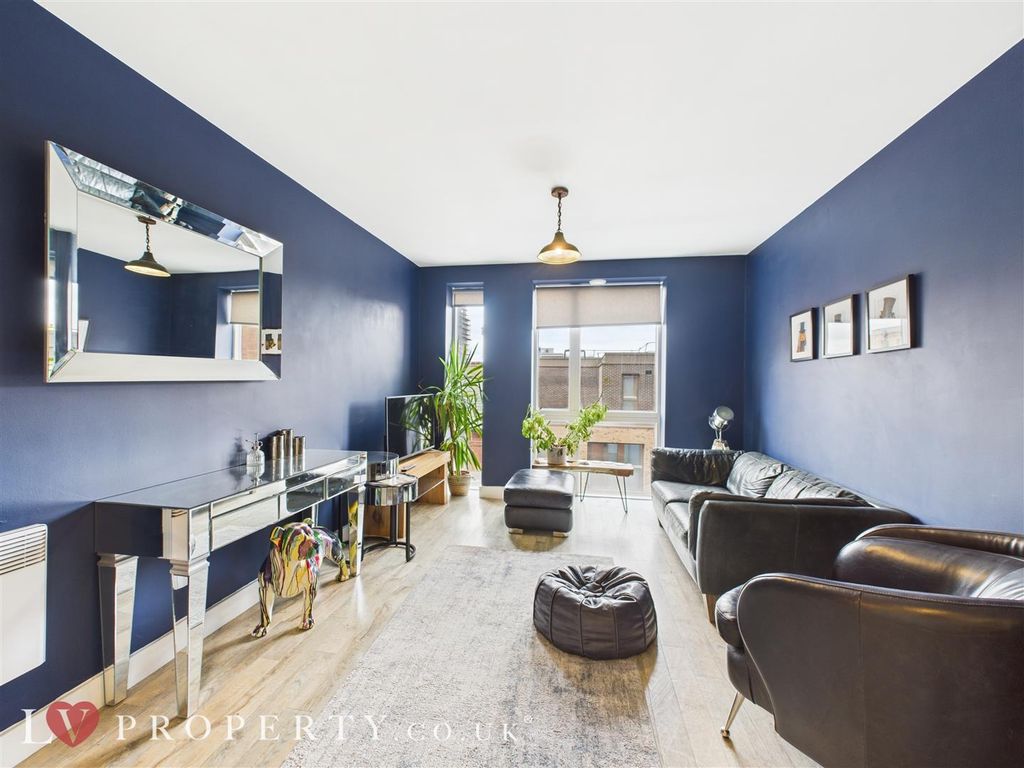 Property photo 2 of 7 Cam05016G0-Pr0067-St