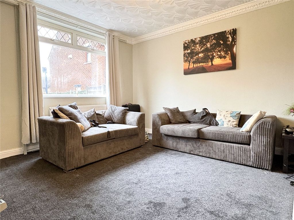 Property photo 2 of 11 Lounge