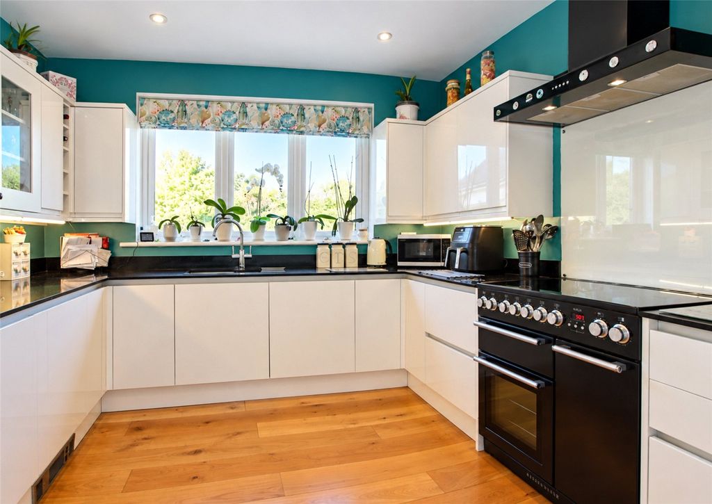 Property photo 3 of 18 Picture No. 11