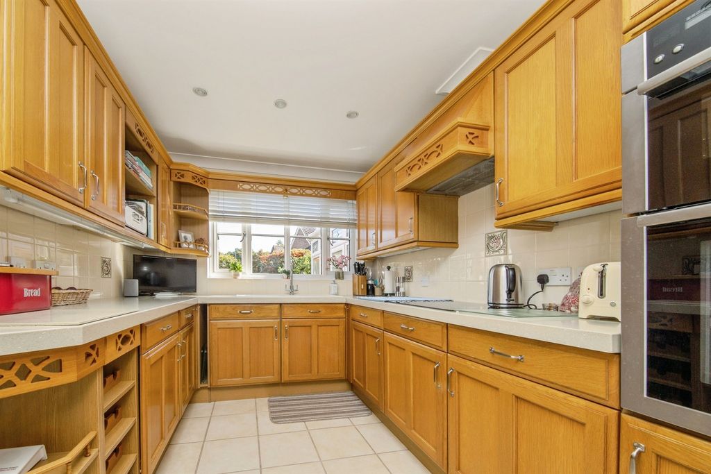 Property photo 3 of 17