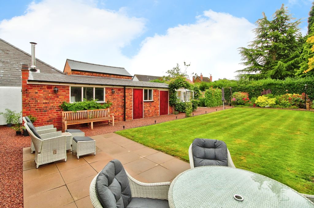 Property photo 2 of 26 Garden And Outbuildings