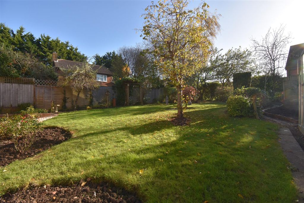 Property photo 3 of 15 Garden