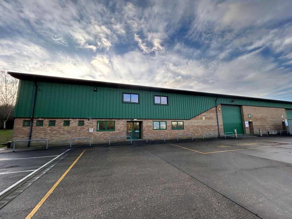 Property photo 3 of 9 Photo 6