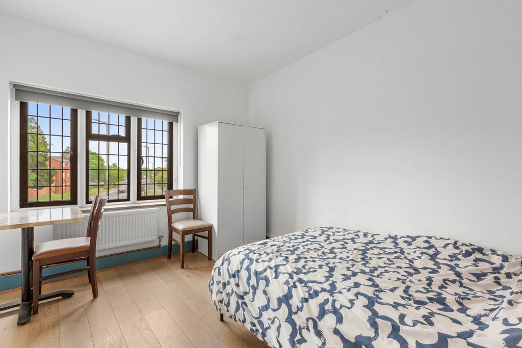 Property photo 2 of 4 2 Nightingales Corner, Hp7 9Py (Low Res)-14