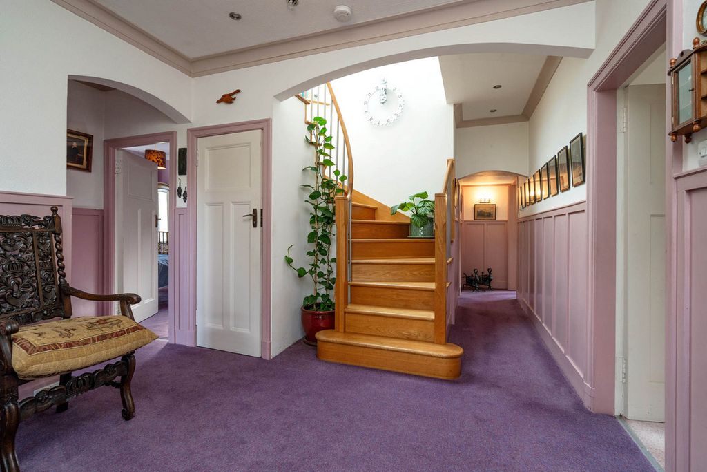 Property photo 3 of 50