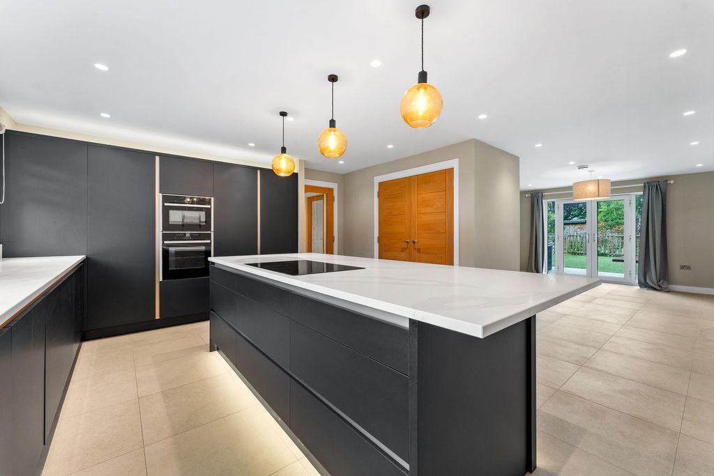 Property photo 3 of 28 Kitchen