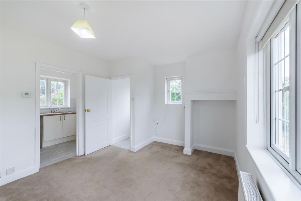 Property photo 3 of 9 880227 (2).Jpg