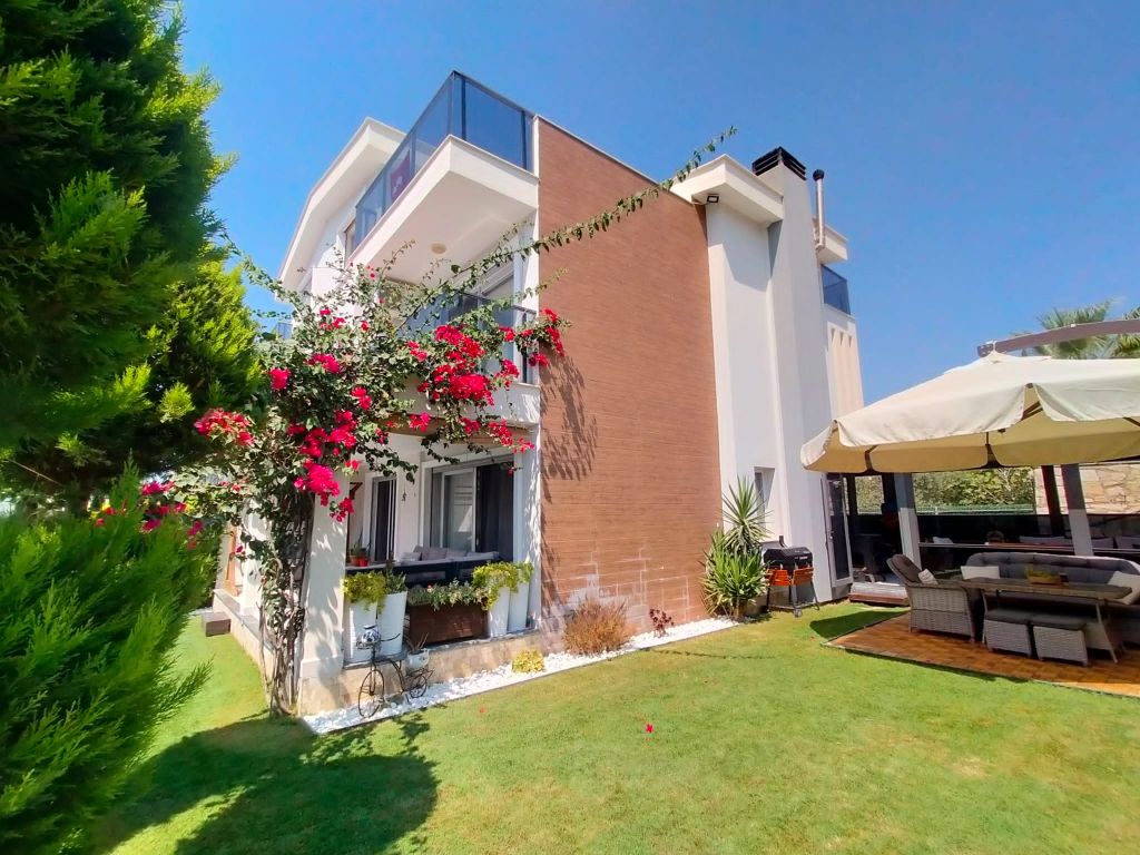 Property photo 2 of 22 Luxury Three-Storey Villa In Kusadasi For Sale - Three-Storey Villa