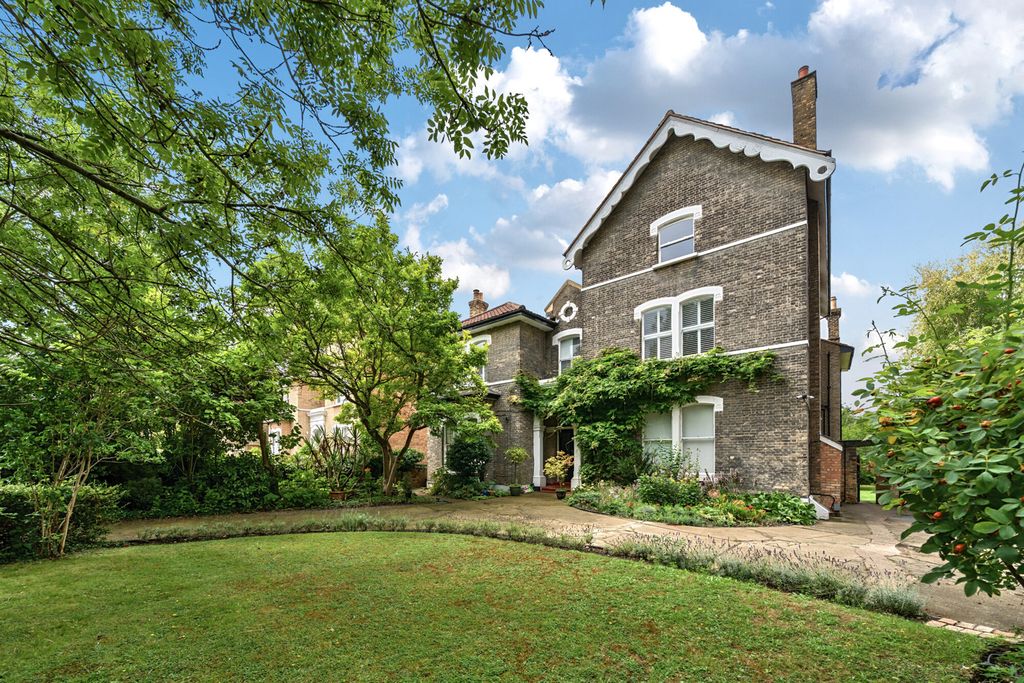 Property photo 1 of 23 External