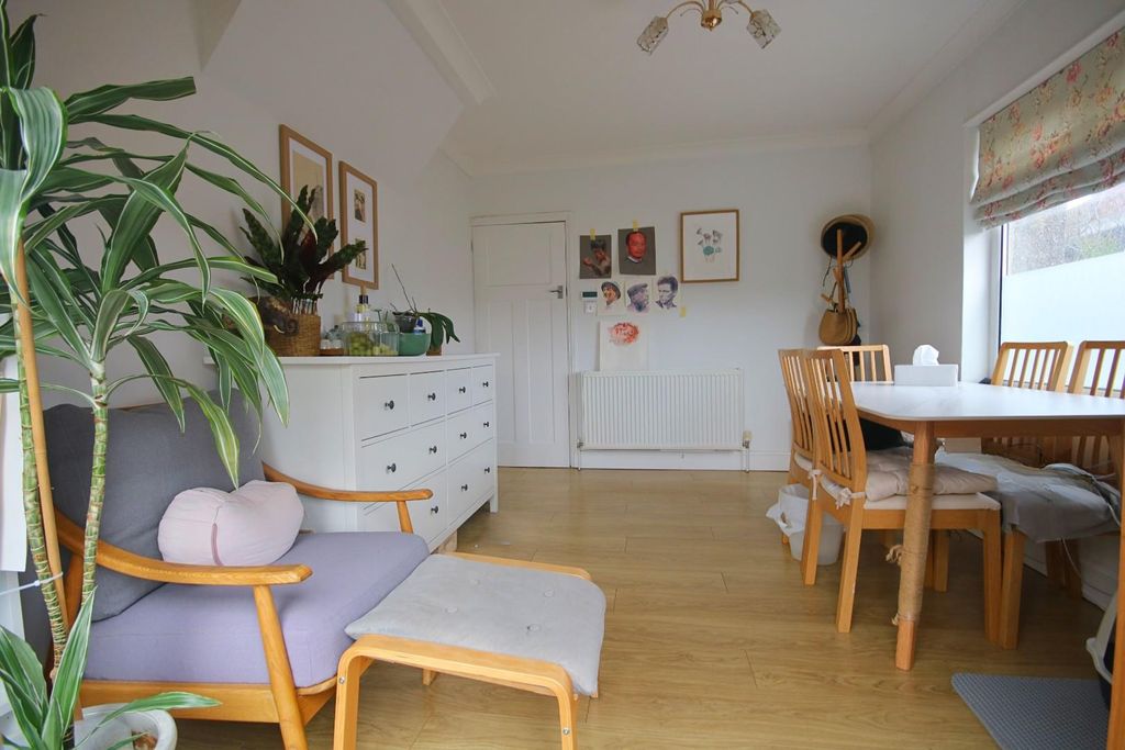 Property photo 2 of 17 liv2 (25).Jpg