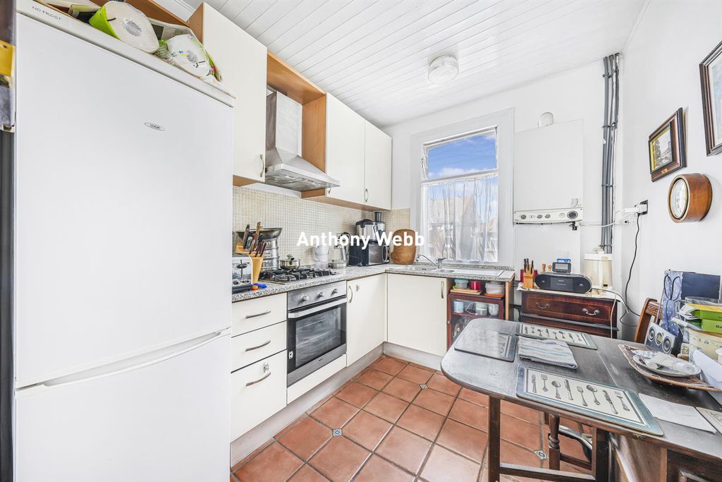 Property photo 3 of 14 Kitchen
