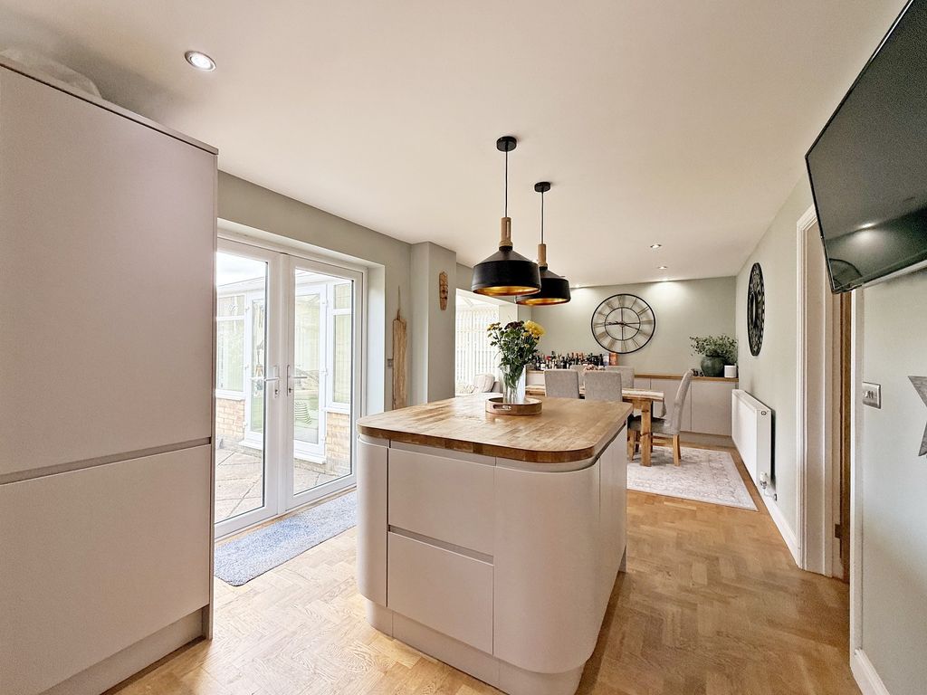 Property photo 3 of 37 Kitchen