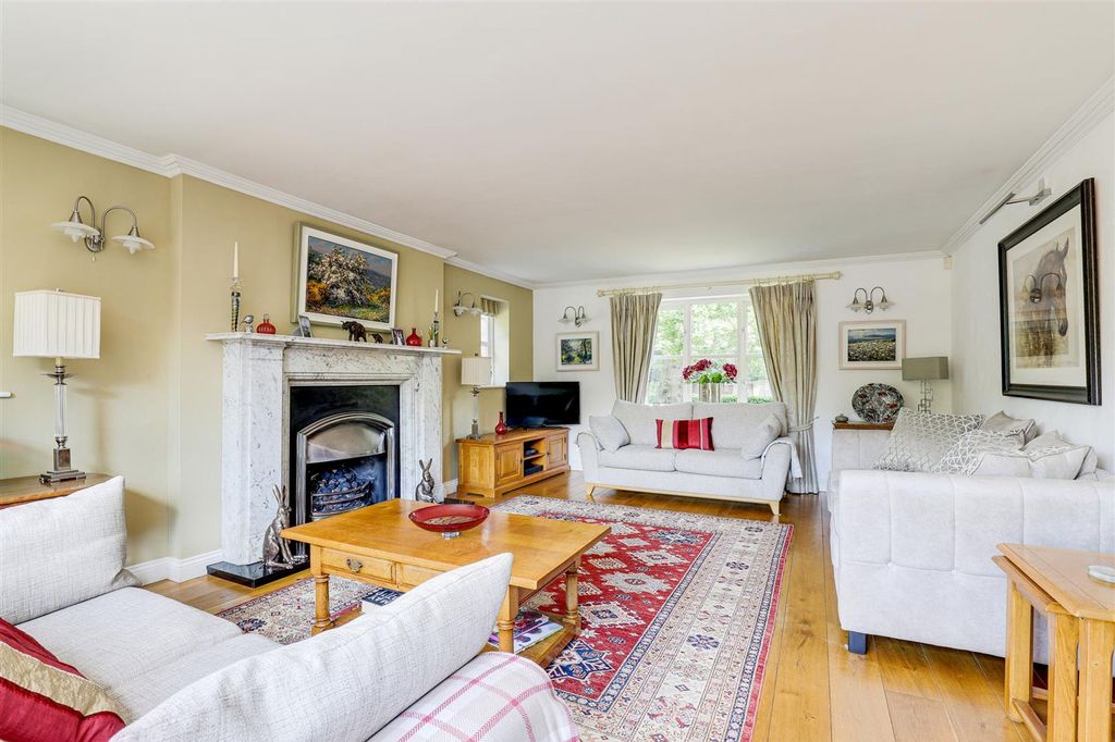 Property photo 2 of 39