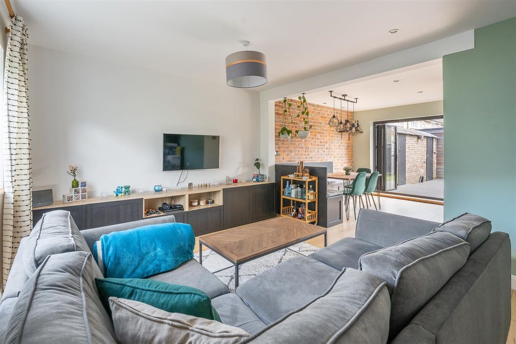 Property photo 3 of 26 Marriott Road, E15