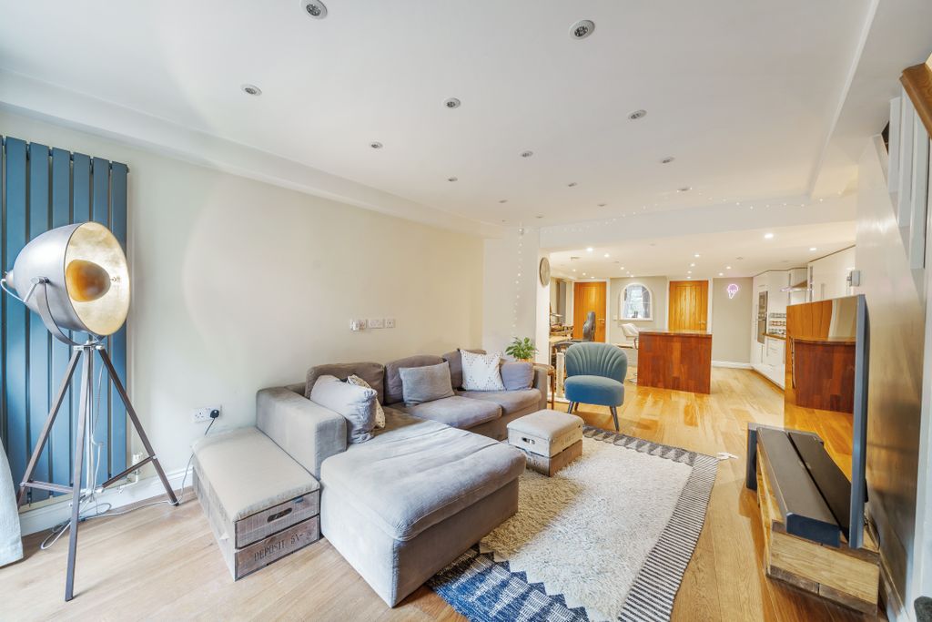 Property photo 1 of 8 Photo 13