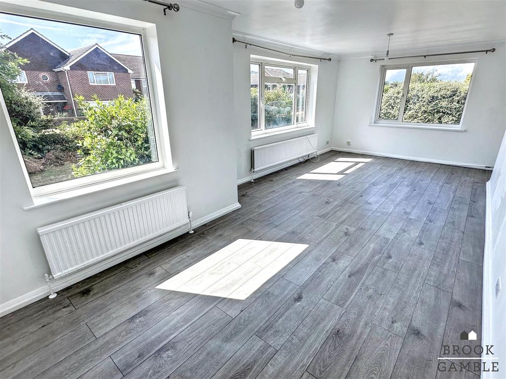 Property photo 3 of 19 01323 438506